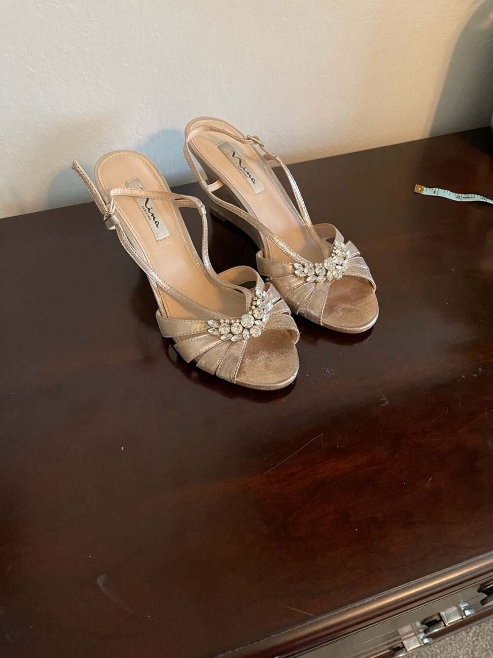 Nina New York Viani Jeweled Strappy Wedge Sandals Gold Shimmer Size 9.5
